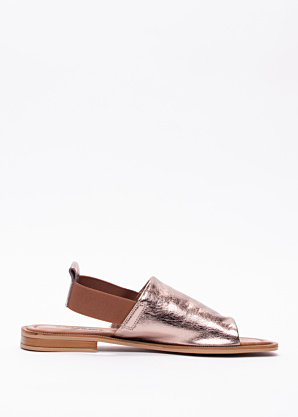 Molly Bessa bateliai