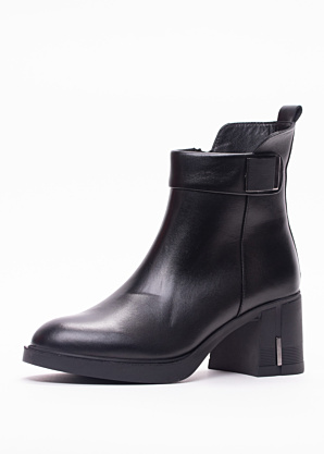 Molly Bessa aulinukai