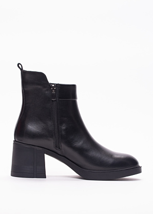 Molly Bessa aulinukai