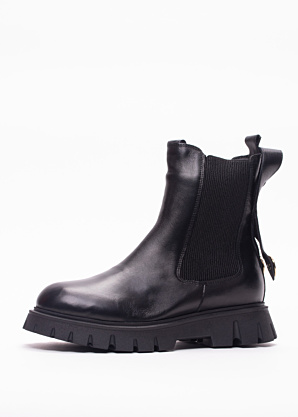 Molly Bessa aulinukai