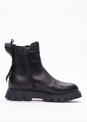 Molly Bessa aulinukai