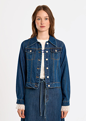 Molly Bracken striukė