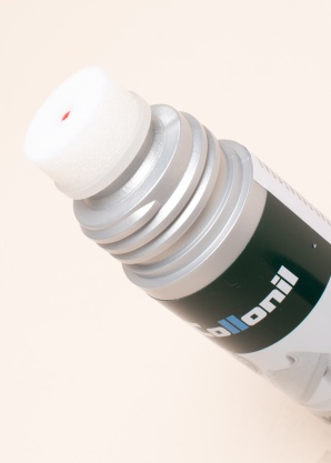 Collonil spalvą atnaujinanti priemonė