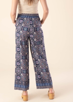 Molly Bracken kelnės