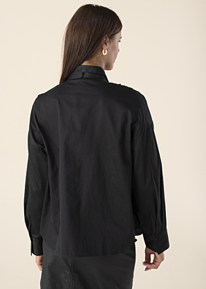 Only oficiali palaidinė Dinna