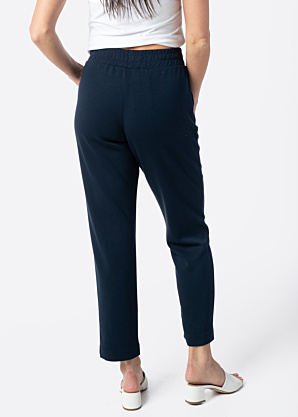 b.young kelnės Pusti