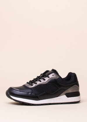 SJ laisvalaikio bateliai