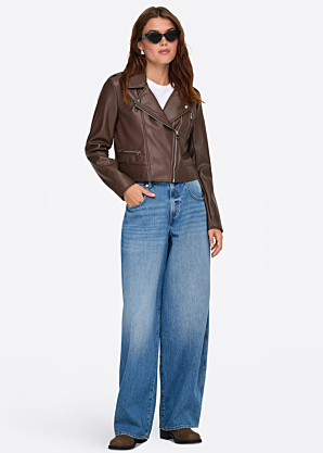 Only striukė Carmen