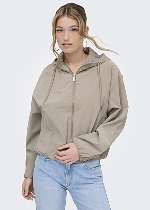 Only pavasario-rudens striukė Camille