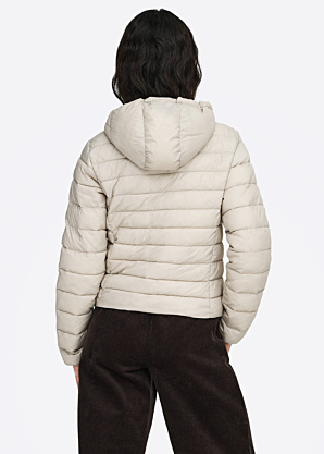 Only pavasario-rudens striukė Tahia