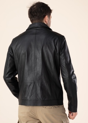 Mustang striukė William