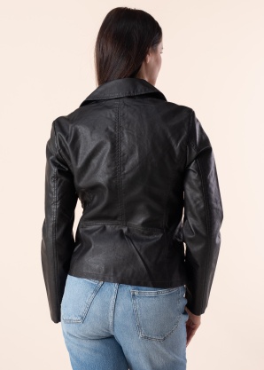 Only striukė Newmelisa