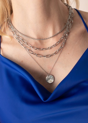 Pieces karoliai Nugina