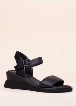 Molly Bessa basutės