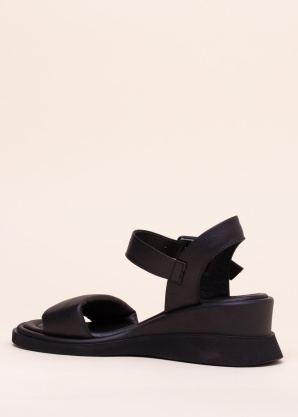 Molly Bessa basutės