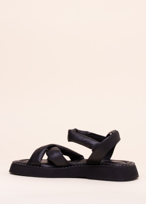 Molly Bessa basutės