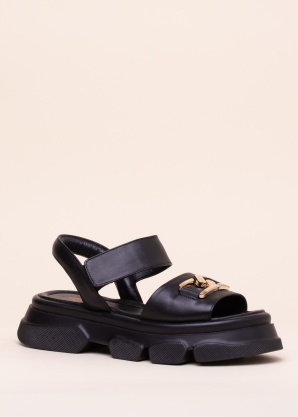 Molly Bessa basutės