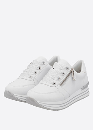 Remonte laisvalaikio bateliai