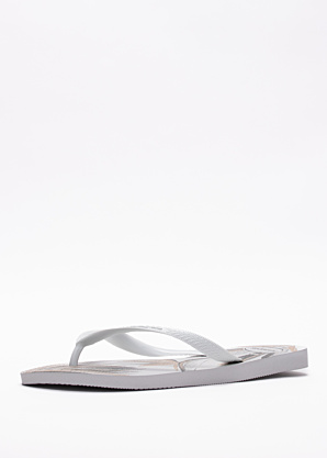 Havaianas šlepetės per pirštą