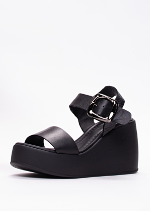 Molly Bessa bateliai