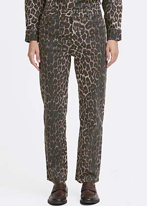 b.young džinsai Kenna