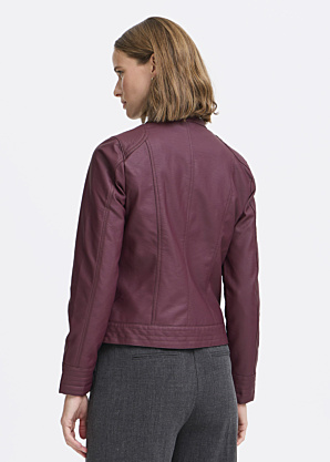 b.young striukė Acom