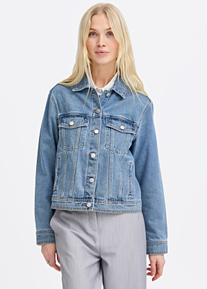 b.young striukė Kerina