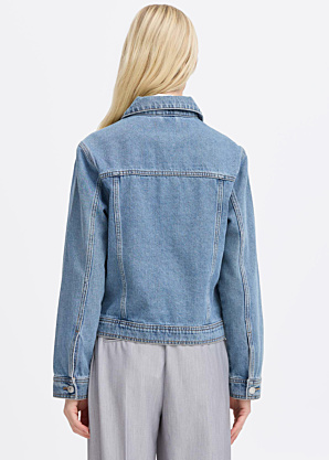 b.young striukė Kerina