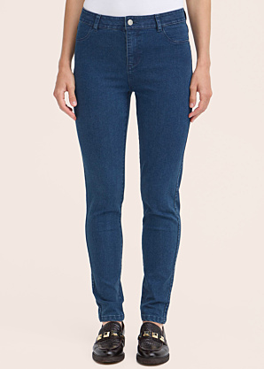 b.young džinsai Kafka