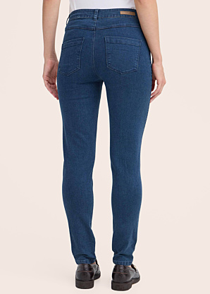 b.young džinsai Kafka