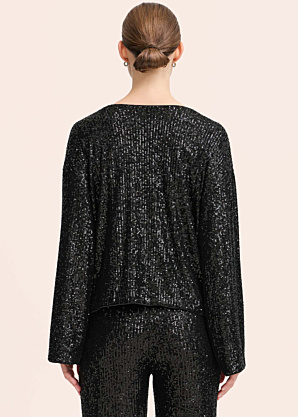 b.young oficiali palaidinė Solia