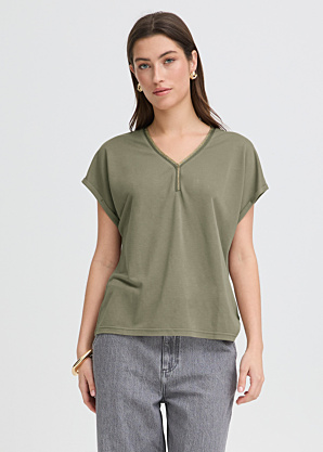 b.young palaidinė Pareesa