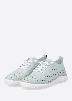 Remonte laisvalaikio bateliai