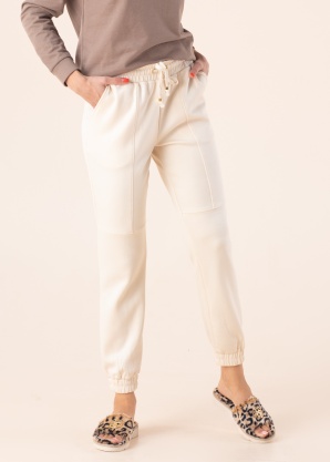 b.young kelnės Pusti