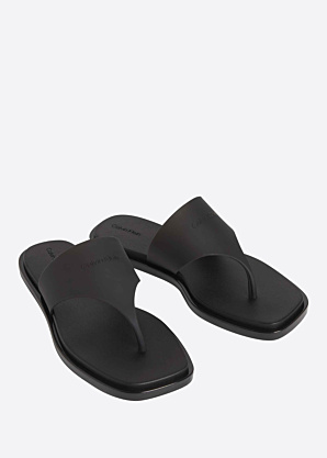 Calvin Klein šlepetės per pirštą