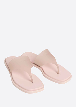 Calvin Klein šlepetės per pirštą