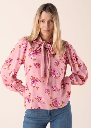 Y.A.S palaidinė Sanna