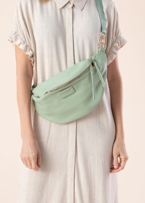 Remonte rankinė ant juosmens